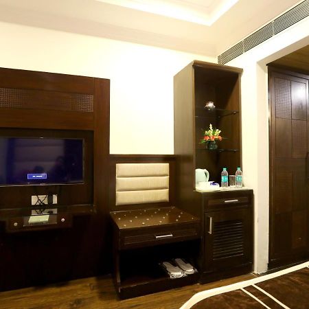 Hotel Pitrashish Pride Igi Intl Airport Delhi Exteriör bild
