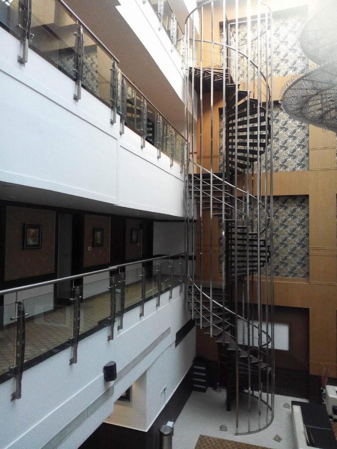 Hotel Pitrashish Pride Igi Intl Airport Delhi Exteriör bild