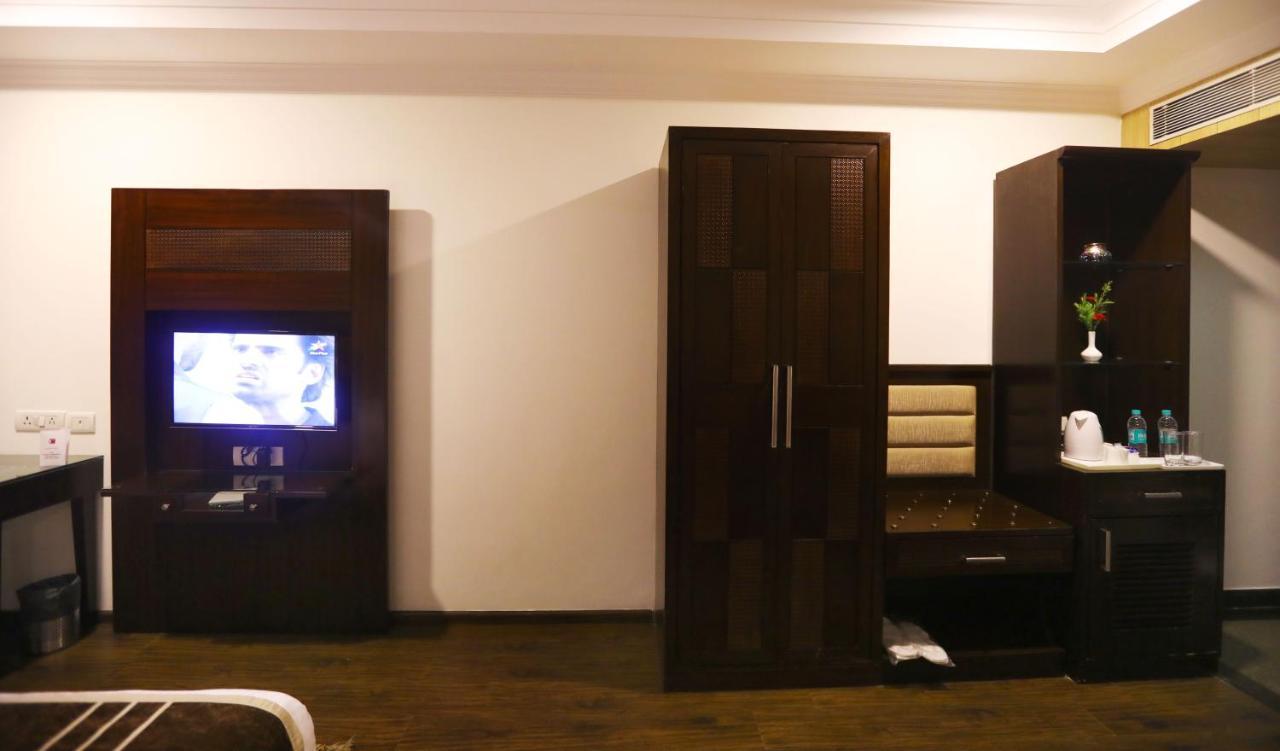 Hotel Pitrashish Pride Igi Intl Airport Delhi Exteriör bild