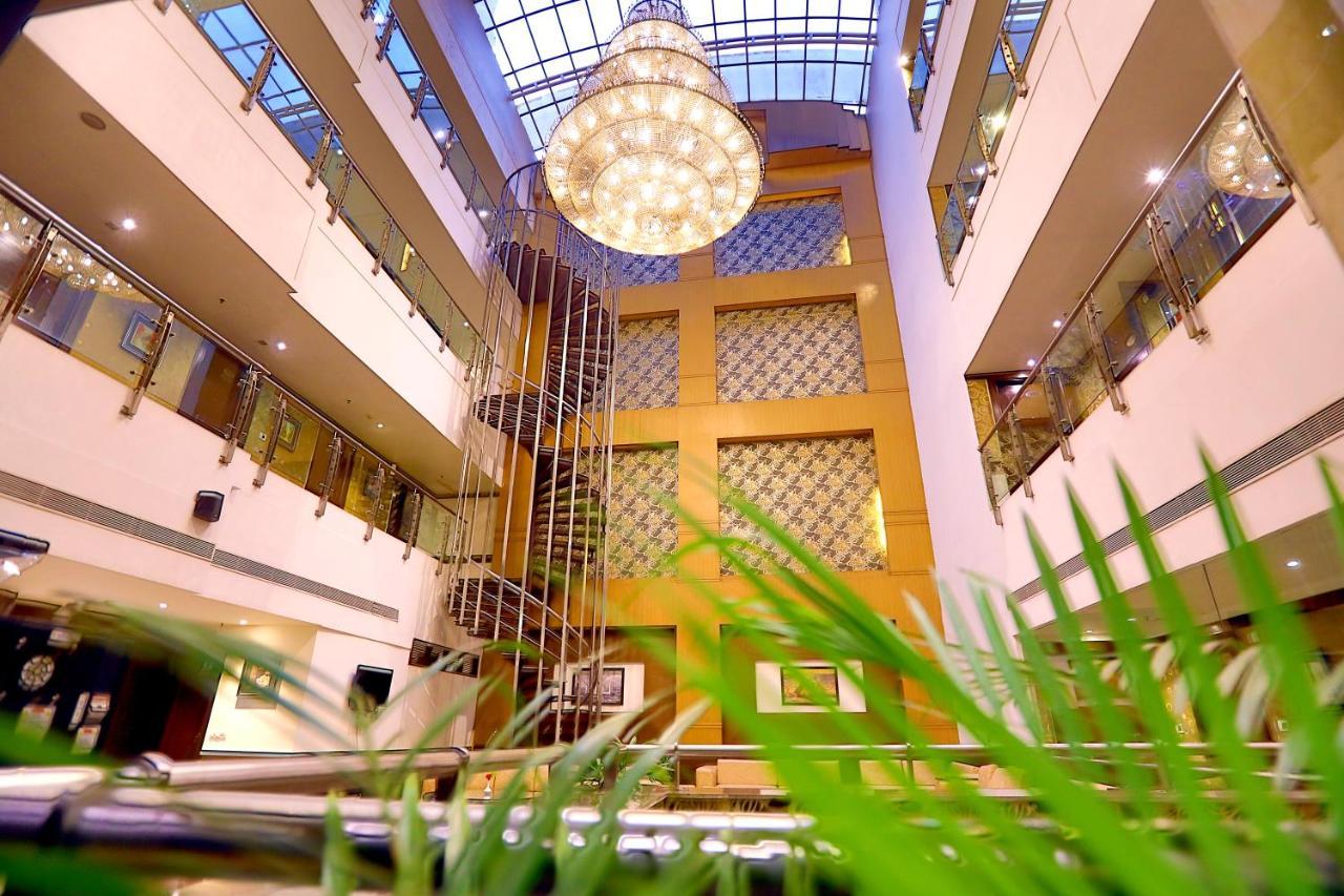 Hotel Pitrashish Pride Igi Intl Airport Delhi Exteriör bild