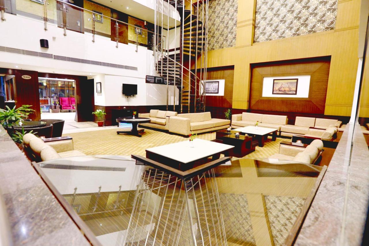 Hotel Pitrashish Pride Igi Intl Airport Delhi Exteriör bild