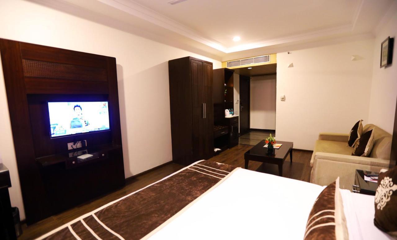 Hotel Pitrashish Pride Igi Intl Airport Delhi Exteriör bild