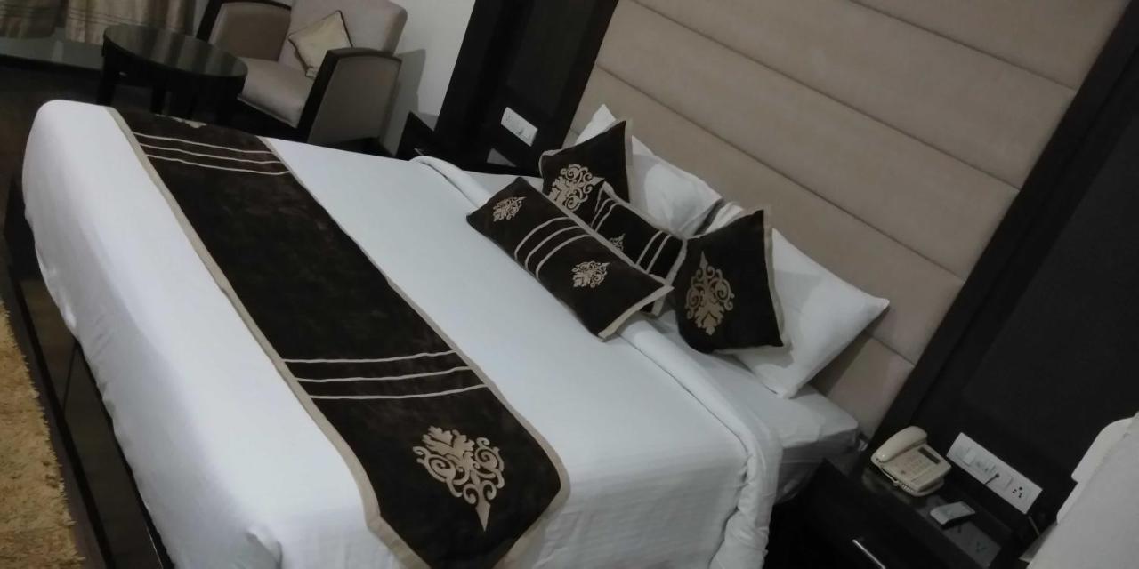 Hotel Pitrashish Pride Igi Intl Airport Delhi Exteriör bild