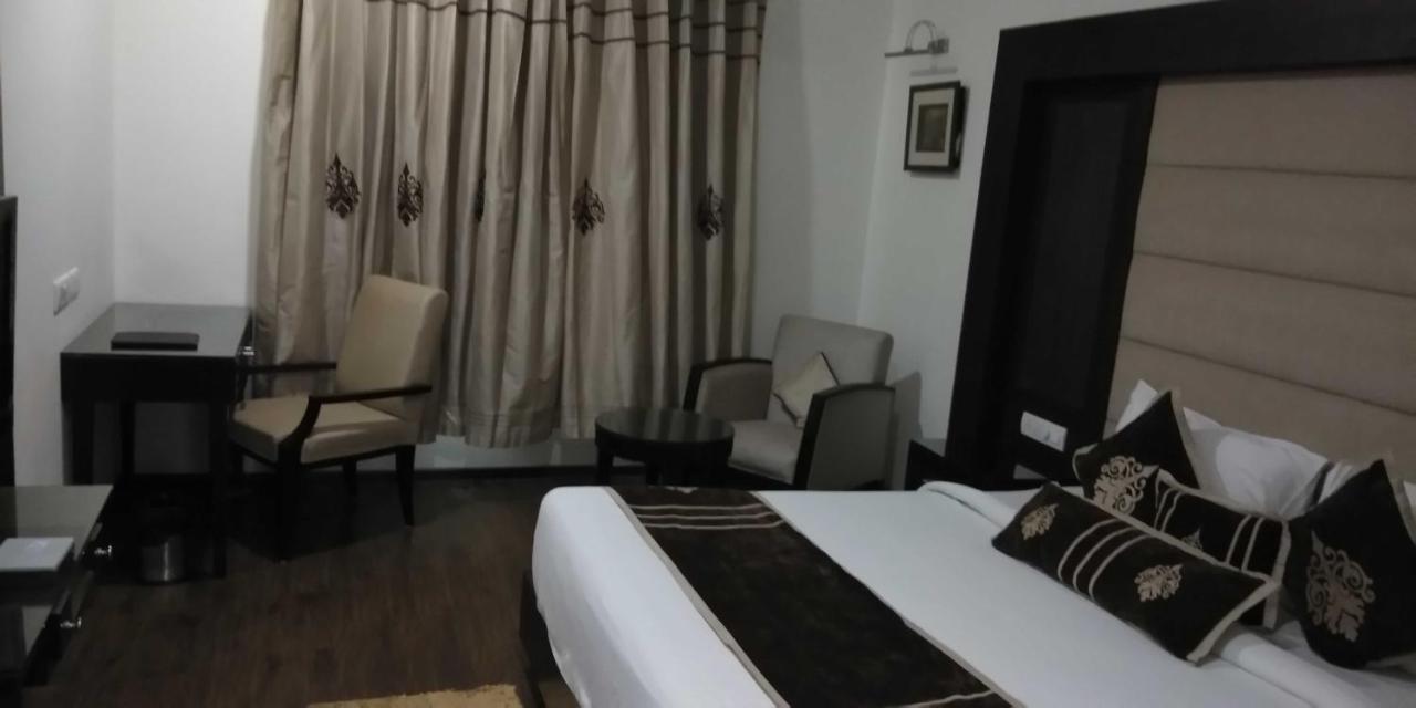 Hotel Pitrashish Pride Igi Intl Airport Delhi Exteriör bild